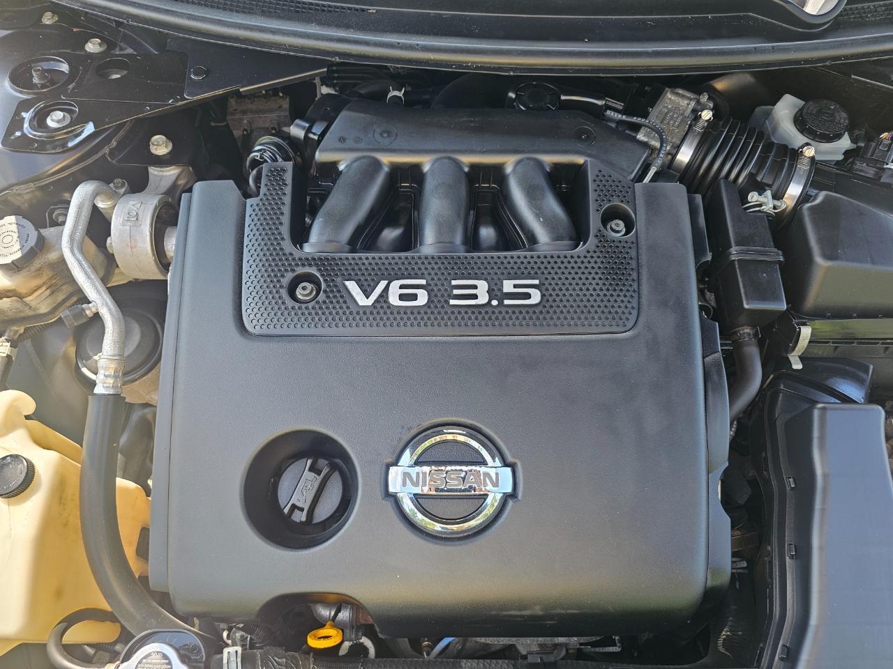 Nissan Altima 2dr Cpe V6 Manual 3.5 SR 2012