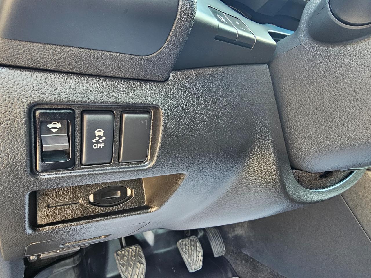 Nissan Altima 2dr Cpe V6 Manual 3.5 SR 2012