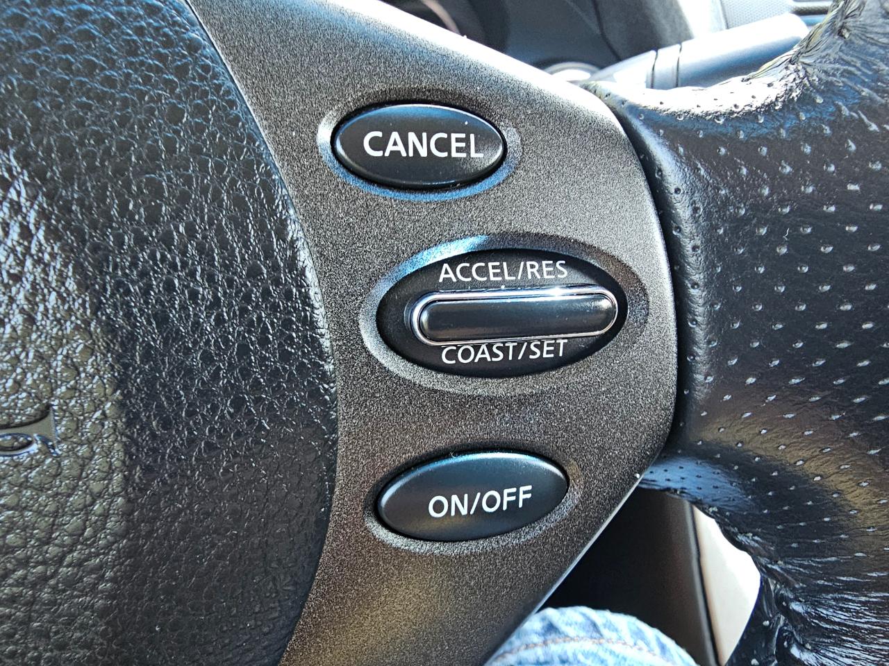 Nissan Altima 2dr Cpe V6 Manual 3.5 SR 2012