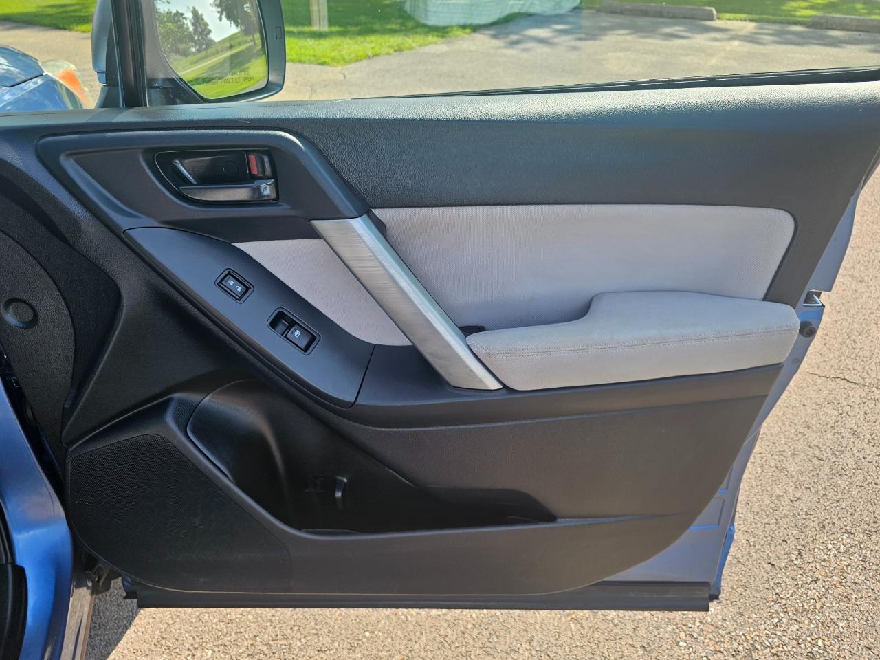 Subaru Forester 4dr CVT 2.5i PZEV 2015