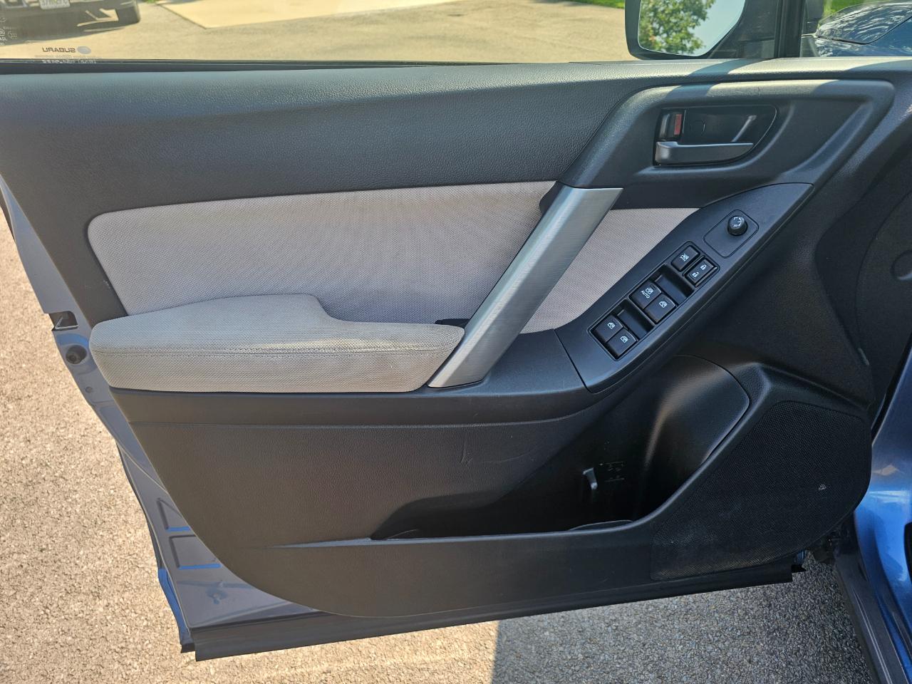 Subaru Forester 4dr CVT 2.5i PZEV 2015