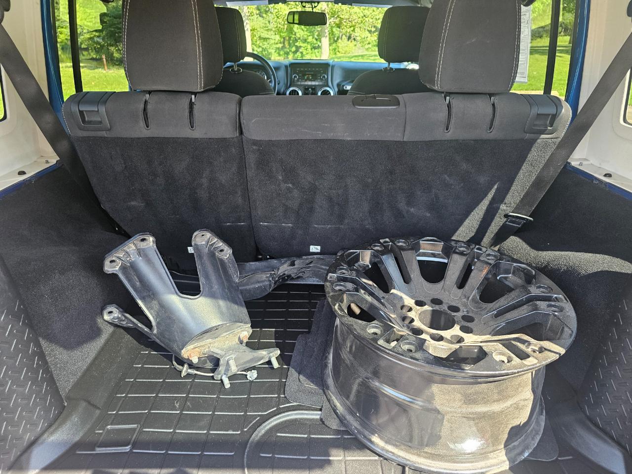 Jeep Wrangler Unlimited 4WD 4dr Sahara 2015