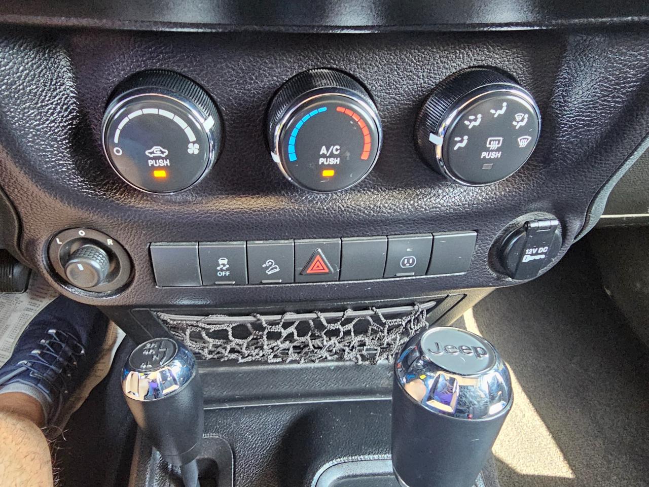 Jeep Wrangler Unlimited 4WD 4dr Sahara 2015
