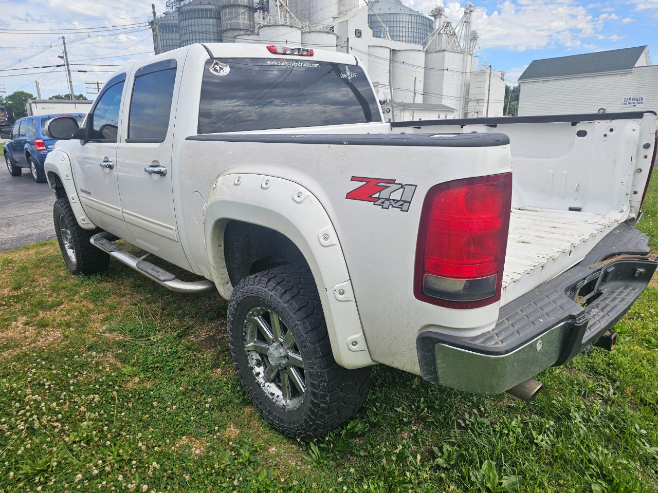 GMC Sierra 1500 4WD Crew Cab 143.5" SLE 2011