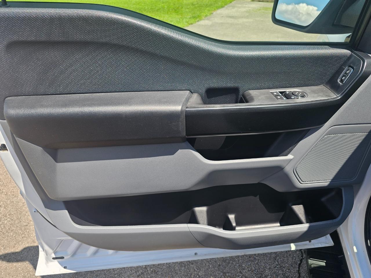 Ford F-150 4WD Reg Cab 141" XL 2021