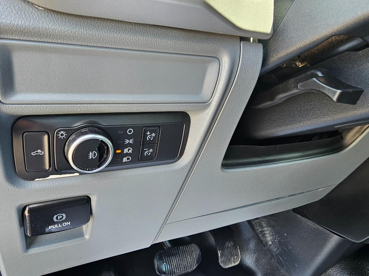 Ford F-150 4WD Reg Cab 141" XL 2021