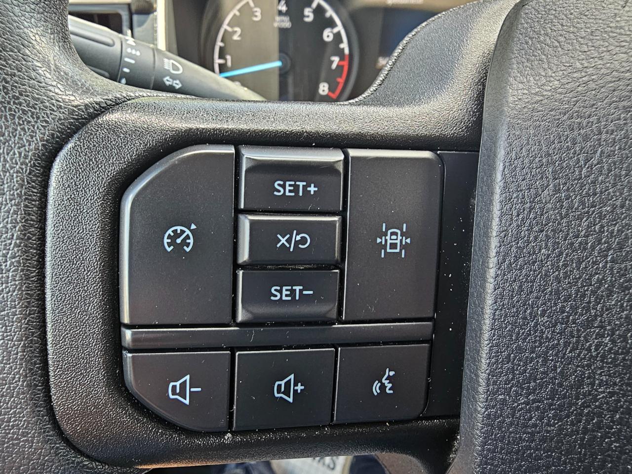 Ford F-150 4WD Reg Cab 141" XL 2021