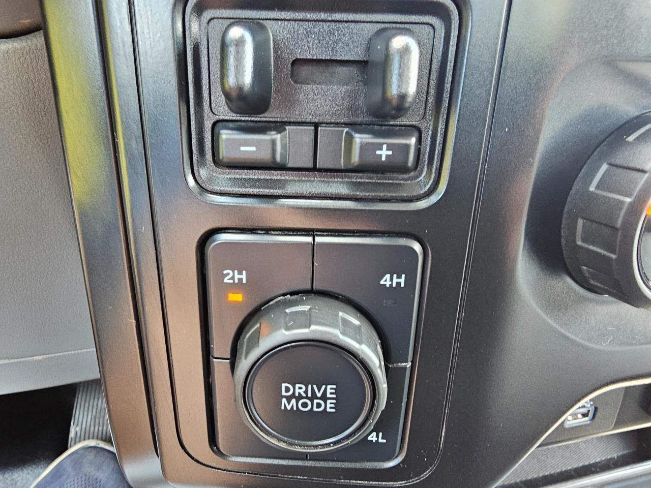 Ford F-150 4WD Reg Cab 141" XL 2021
