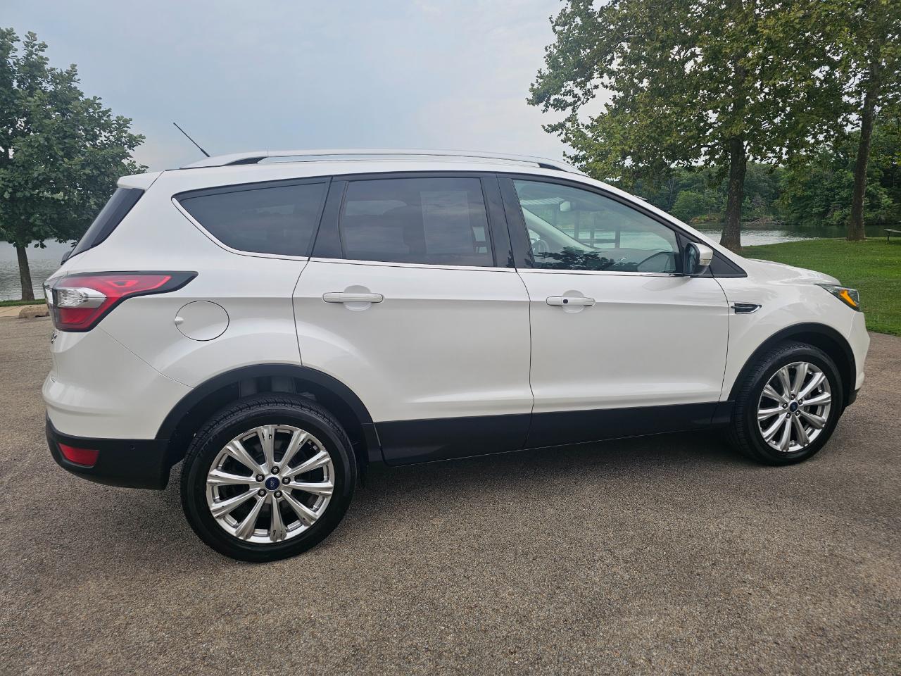 Ford Escape Titanium 4WD 2017