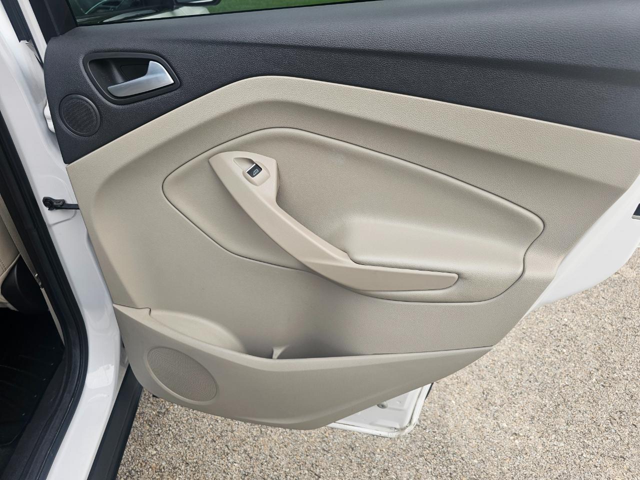 Ford Escape Titanium 4WD 2017