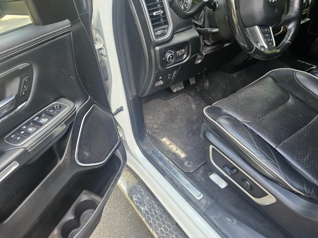 RAM 1500 Laramie 4x4 Crew Cab 5'7" Box 2019