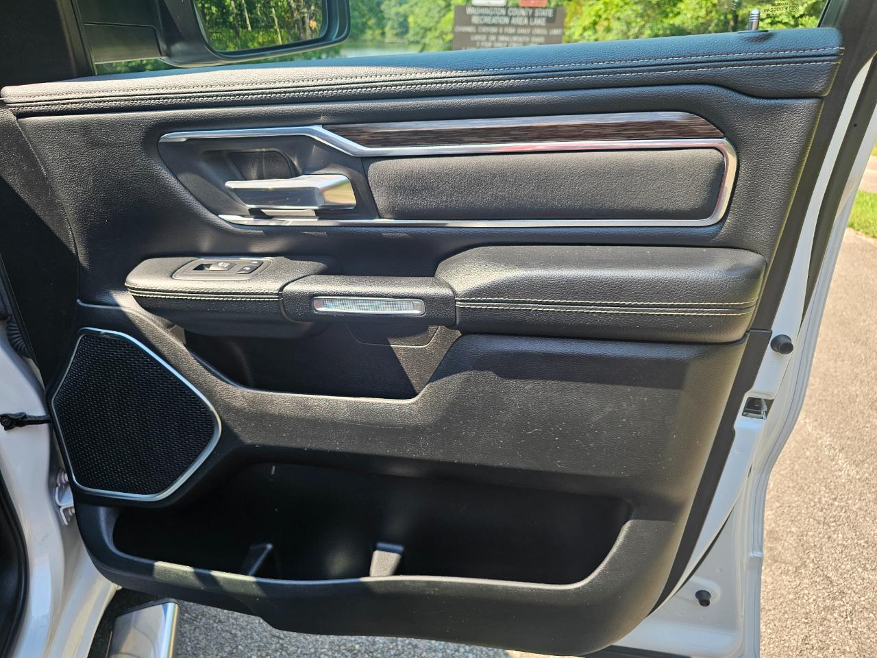 RAM 1500 Laramie 4x4 Crew Cab 5'7" Box 2019