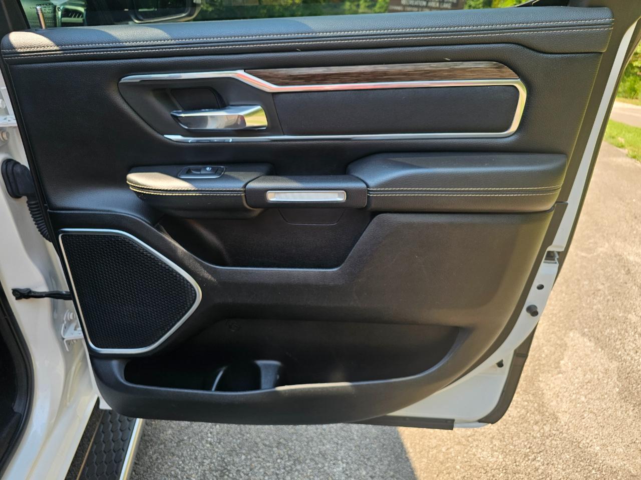 RAM 1500 Laramie 4x4 Crew Cab 5'7" Box 2019