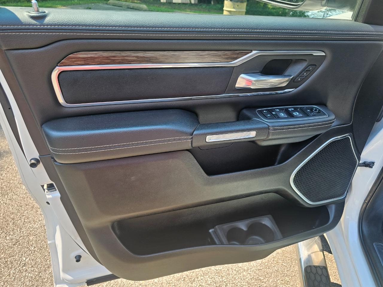RAM 1500 Laramie 4x4 Crew Cab 5'7" Box 2019