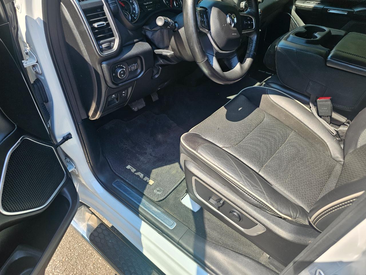 RAM 1500 Laramie 4x4 Crew Cab 5'7" Box 2019