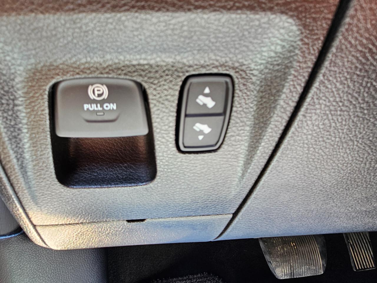RAM 1500 Laramie 4x4 Crew Cab 5'7" Box 2019