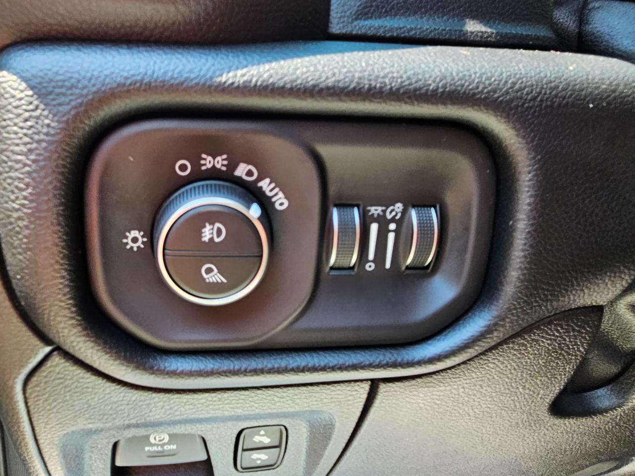 RAM 1500 Laramie 4x4 Crew Cab 5'7" Box 2019