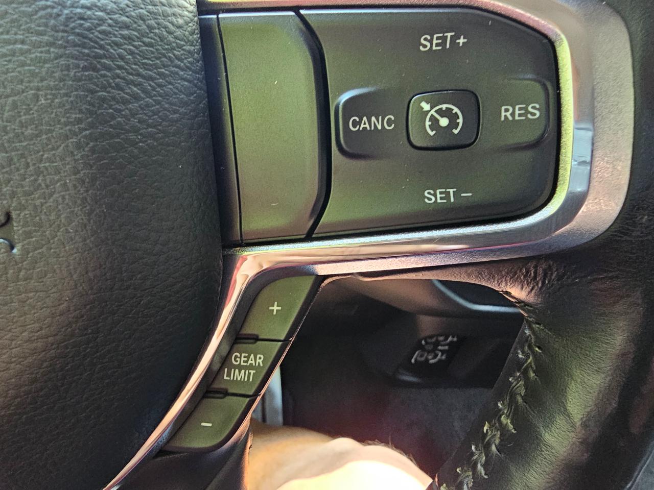 RAM 1500 Laramie 4x4 Crew Cab 5'7" Box 2019