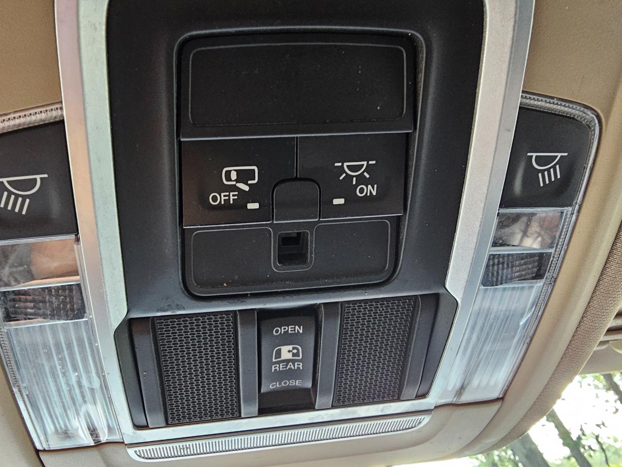 RAM 1500 Laramie 4x4 Crew Cab 5'7" Box 2019