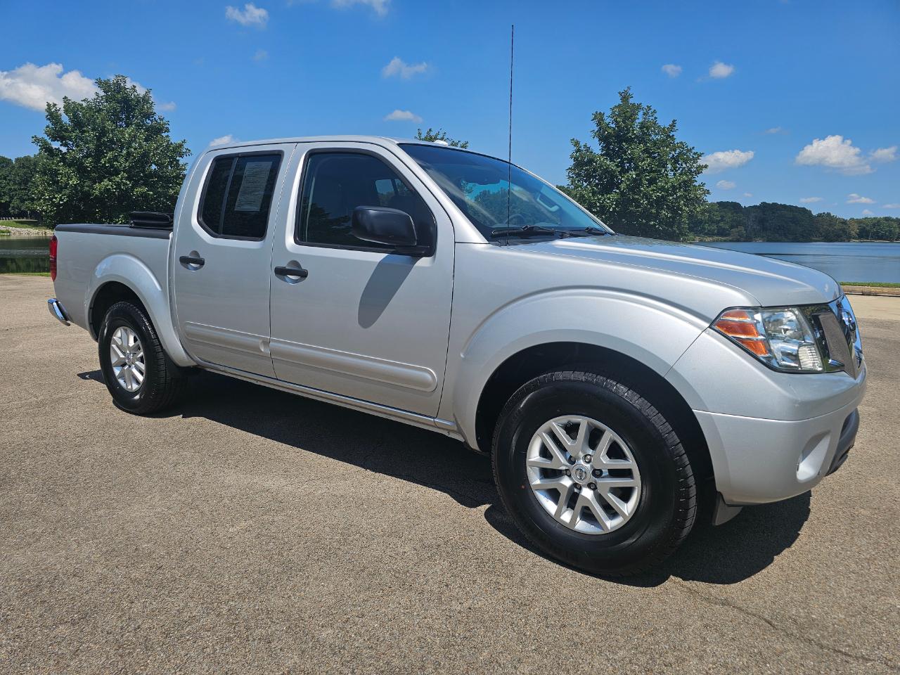 Nissan Frontier 2WD Crew Cab SWB Auto SV 2015