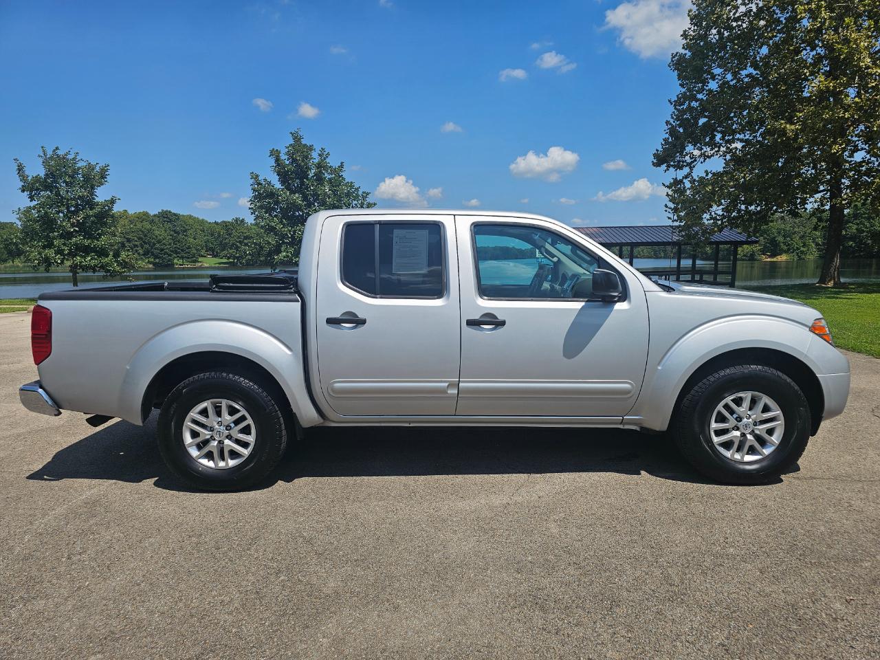 Nissan Frontier 2WD Crew Cab SWB Auto SV 2015