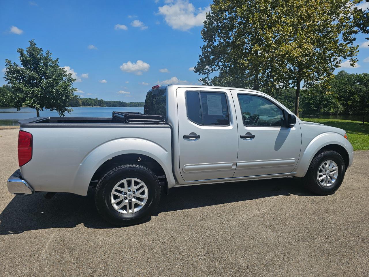 Nissan Frontier 2WD Crew Cab SWB Auto SV 2015