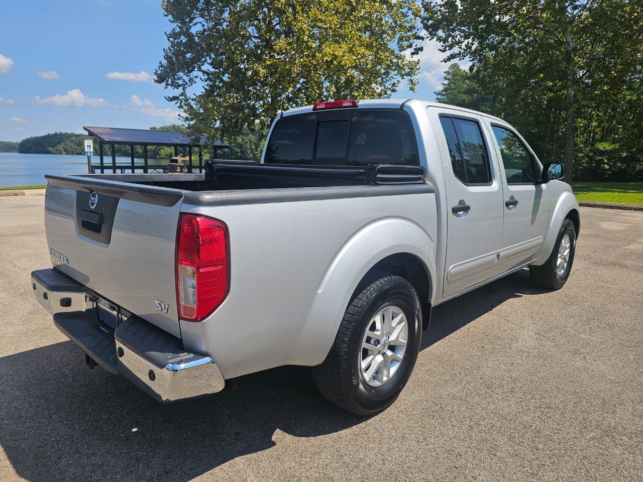 Nissan Frontier 2WD Crew Cab SWB Auto SV 2015