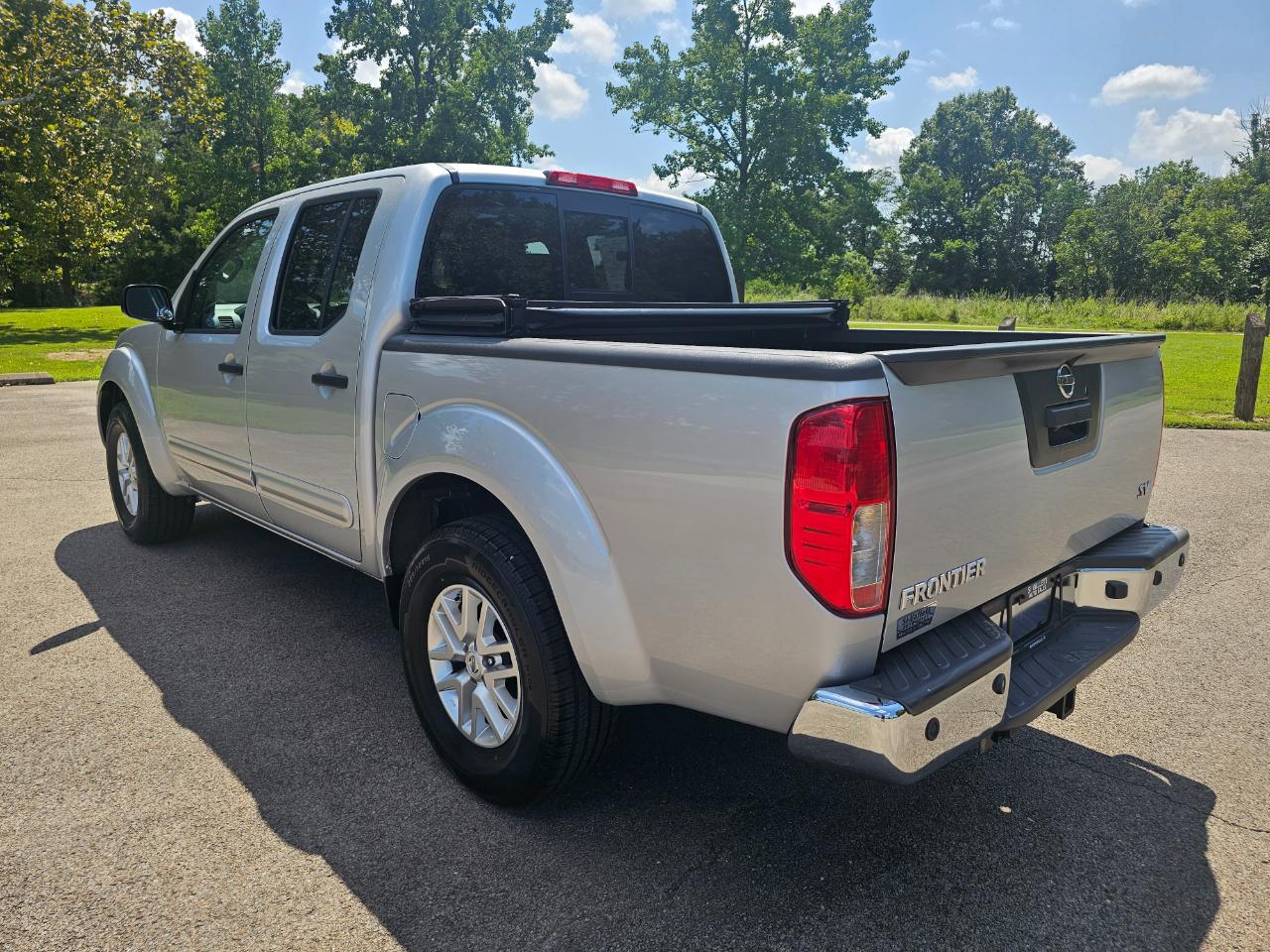 Nissan Frontier 2WD Crew Cab SWB Auto SV 2015