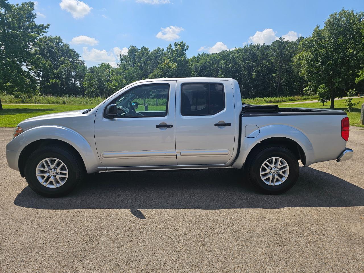 Nissan Frontier 2WD Crew Cab SWB Auto SV 2015