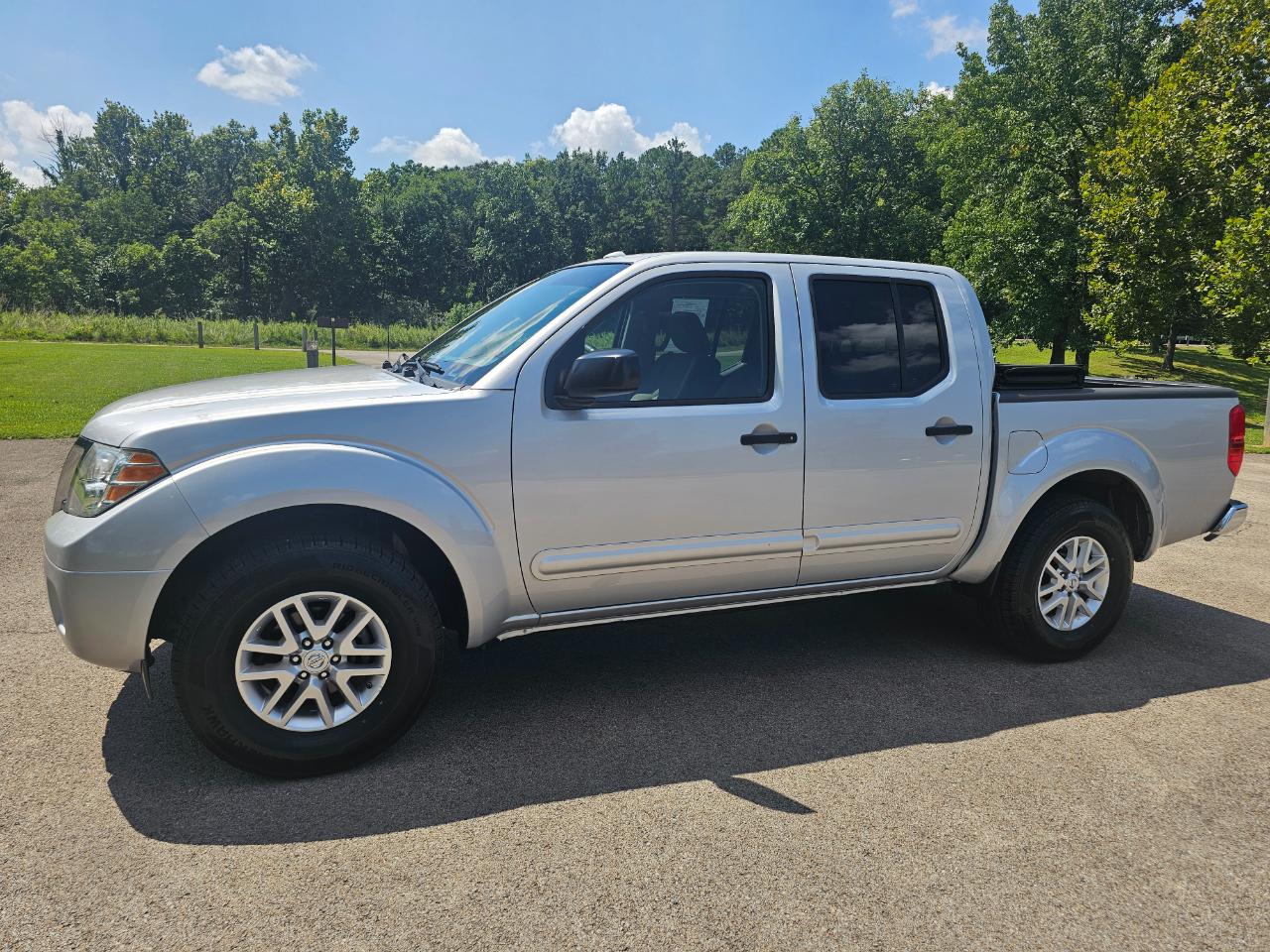 Nissan Frontier 2WD Crew Cab SWB Auto SV 2015