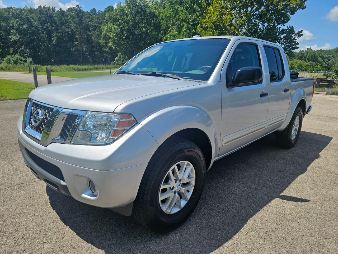 Nissan Frontier 2WD Crew Cab SWB Auto SV 2015
