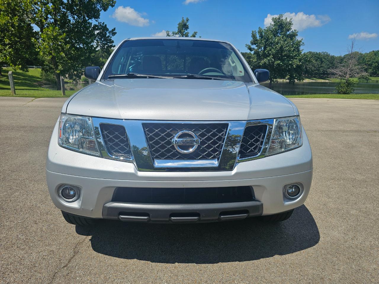 Nissan Frontier 2WD Crew Cab SWB Auto SV 2015