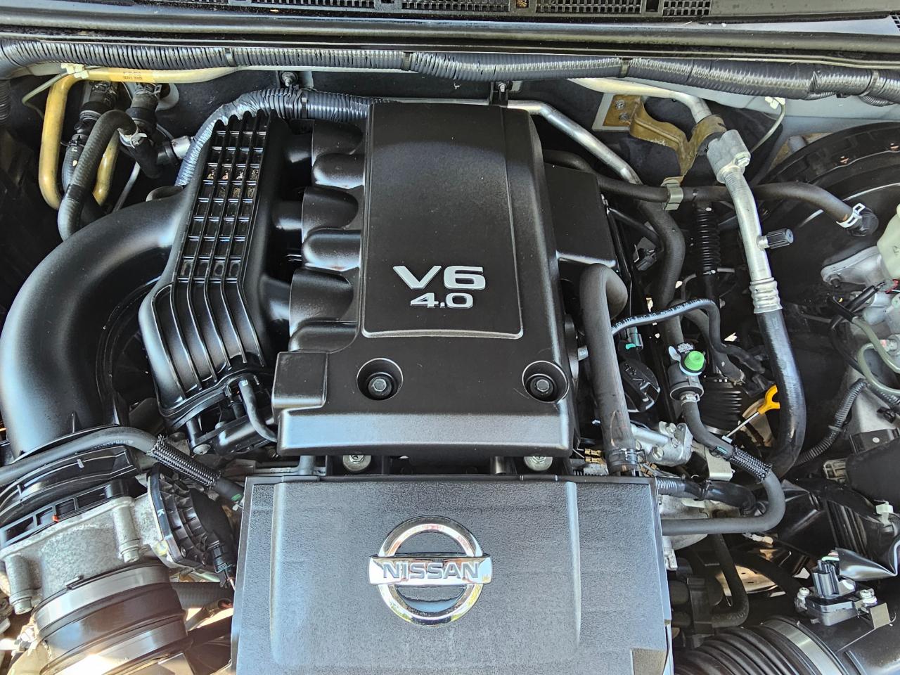 Nissan Frontier 2WD Crew Cab SWB Auto SV 2015