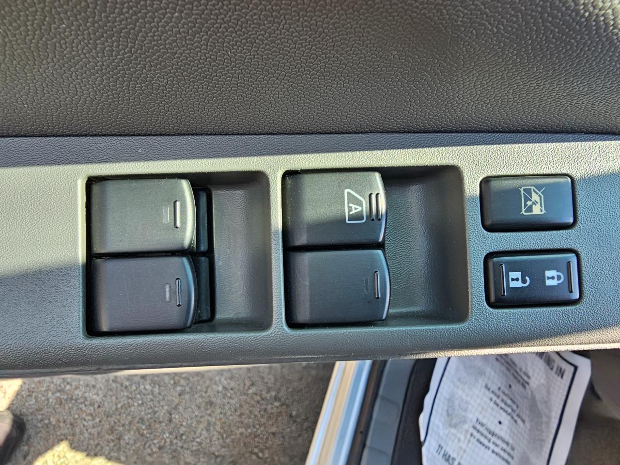 Nissan Frontier 2WD Crew Cab SWB Auto SV 2015