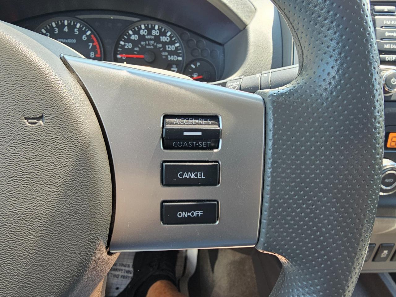 Nissan Frontier 2WD Crew Cab SWB Auto SV 2015