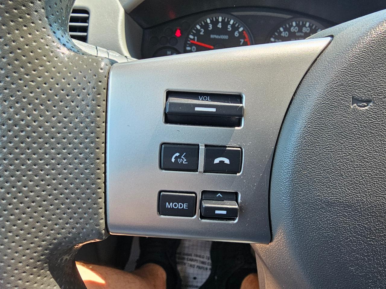 Nissan Frontier 2WD Crew Cab SWB Auto SV 2015
