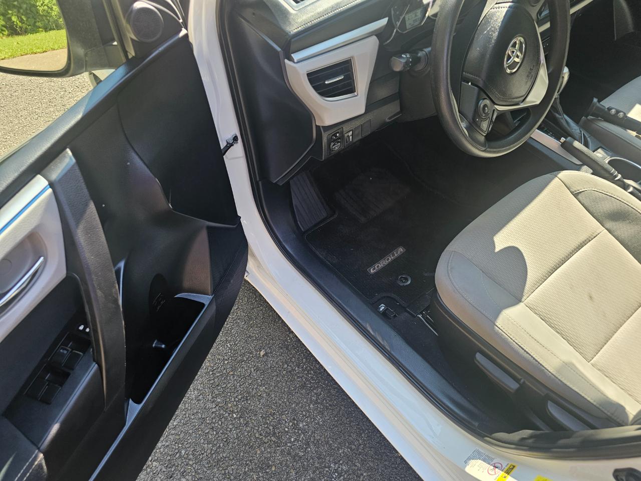 Toyota Corolla 4dr Sdn CVT LE Premium (Natl) 2015