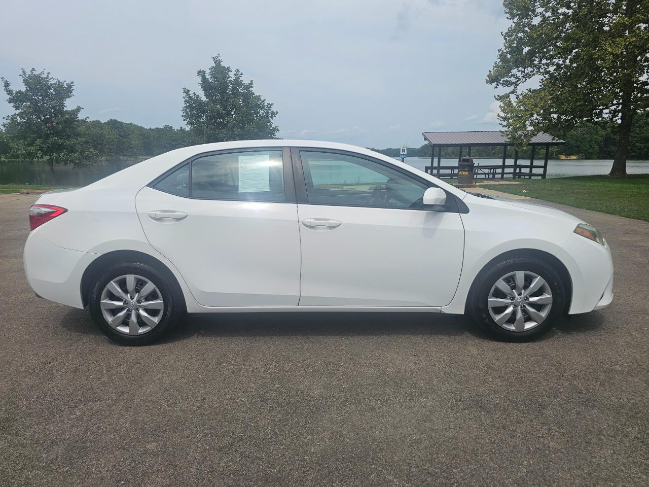 Toyota Corolla 4dr Sdn CVT LE Premium (Natl) 2015