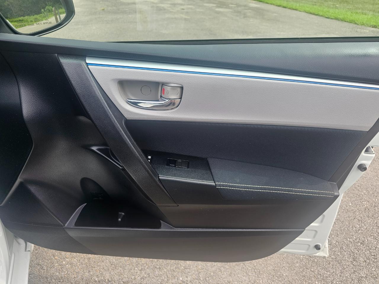 Toyota Corolla 4dr Sdn CVT LE Premium (Natl) 2015