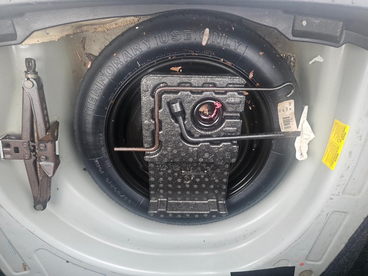 Toyota Corolla 4dr Sdn CVT LE Premium (Natl) 2015