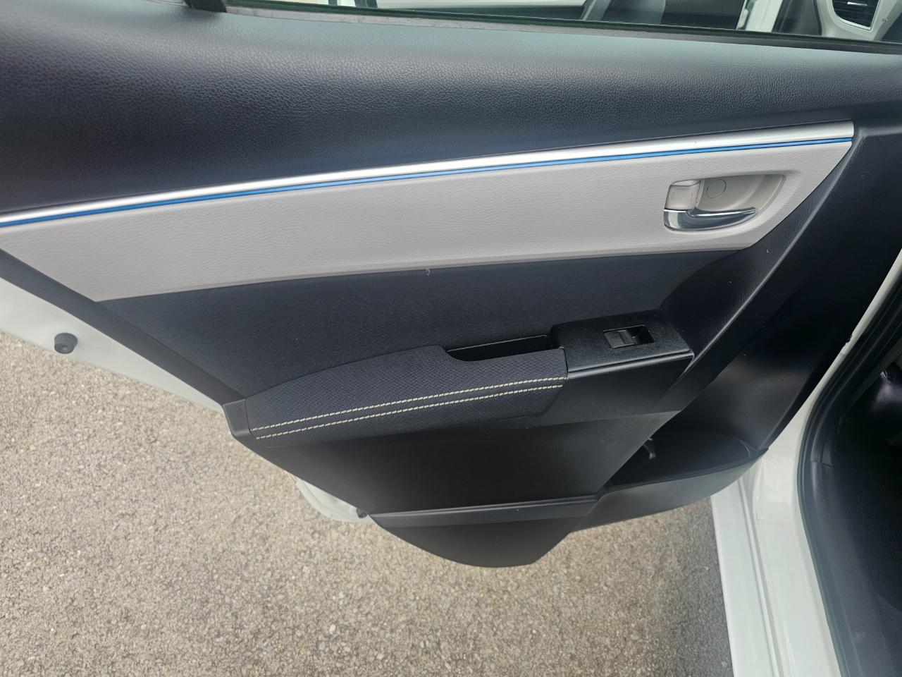 Toyota Corolla 4dr Sdn CVT LE Premium (Natl) 2015