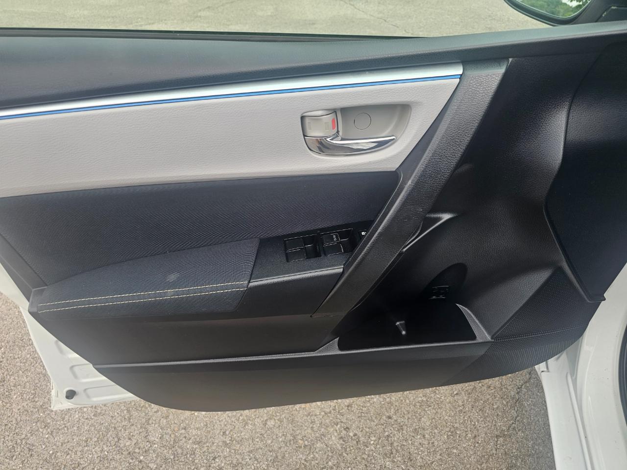 Toyota Corolla 4dr Sdn CVT LE Premium (Natl) 2015