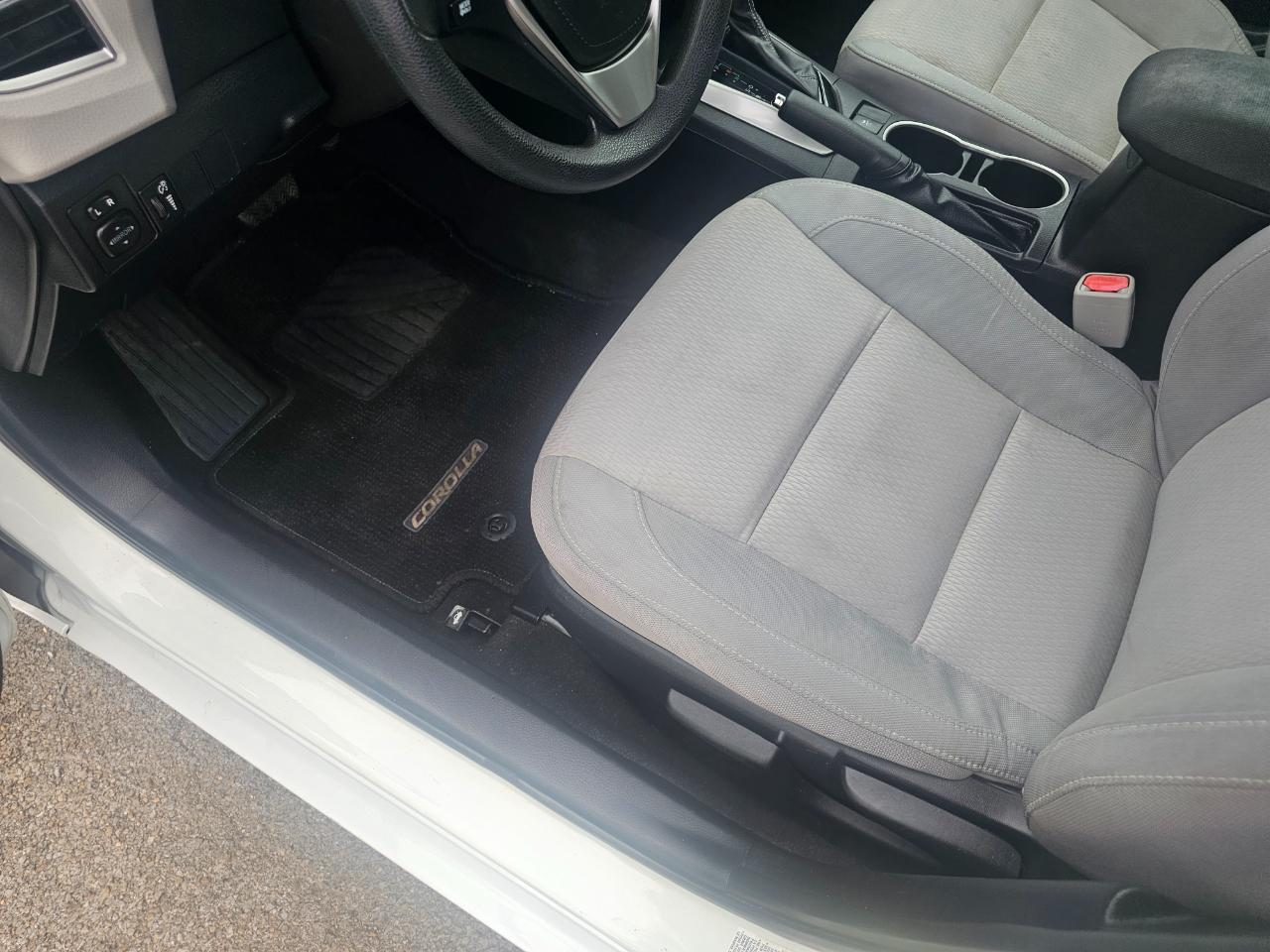 Toyota Corolla 4dr Sdn CVT LE Premium (Natl) 2015