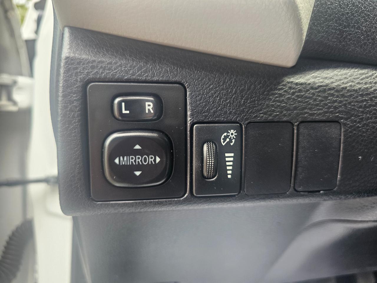 Toyota Corolla 4dr Sdn CVT LE Premium (Natl) 2015