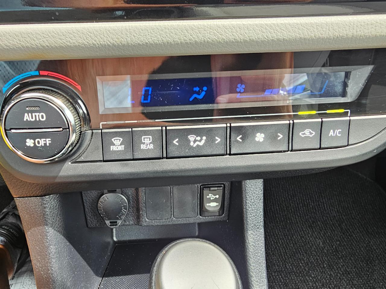 Toyota Corolla 4dr Sdn CVT LE Premium (Natl) 2015