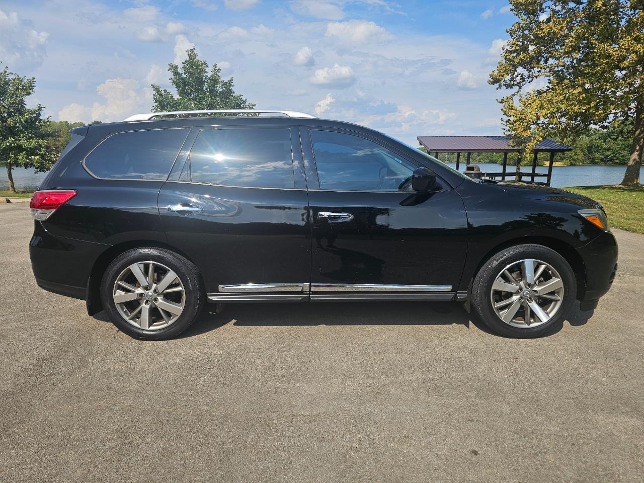 Nissan Pathfinder 2WD 4dr Platinum 2014