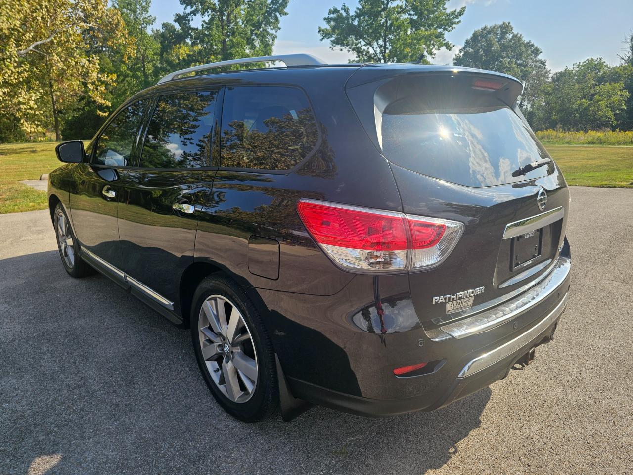 Nissan Pathfinder 2WD 4dr Platinum 2014