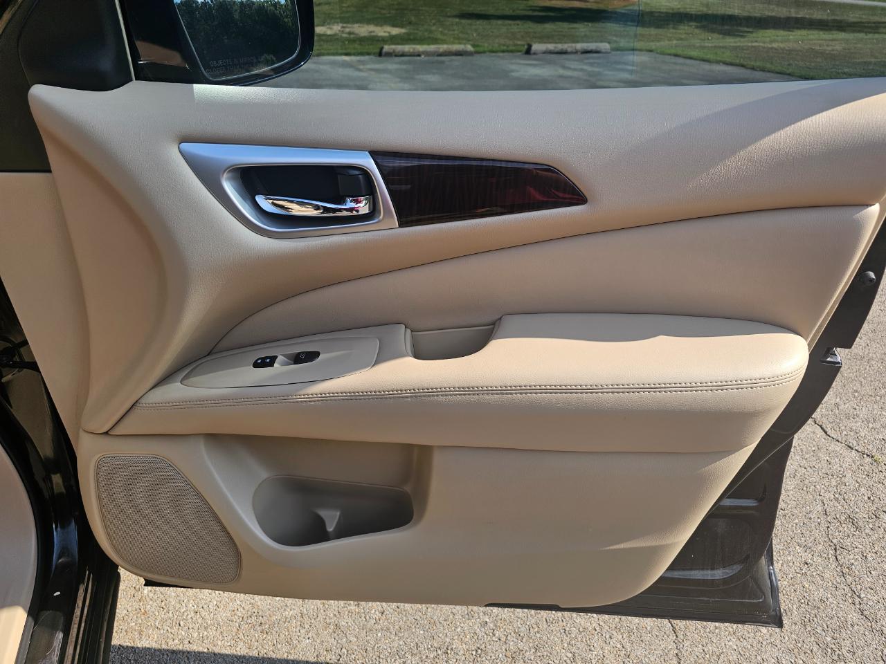 Nissan Pathfinder 2WD 4dr Platinum 2014