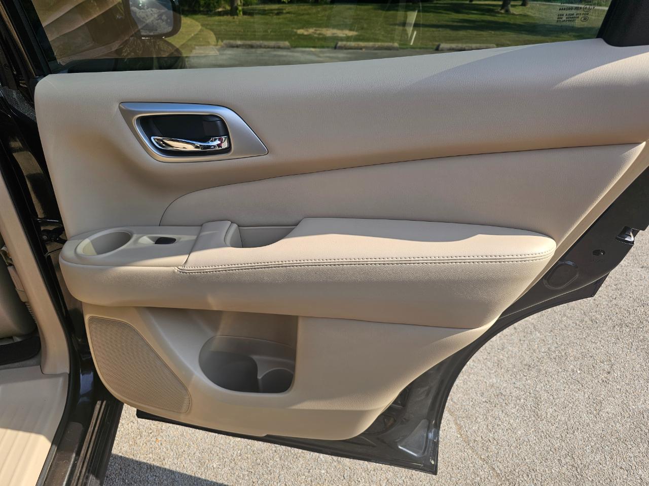 Nissan Pathfinder 2WD 4dr Platinum 2014
