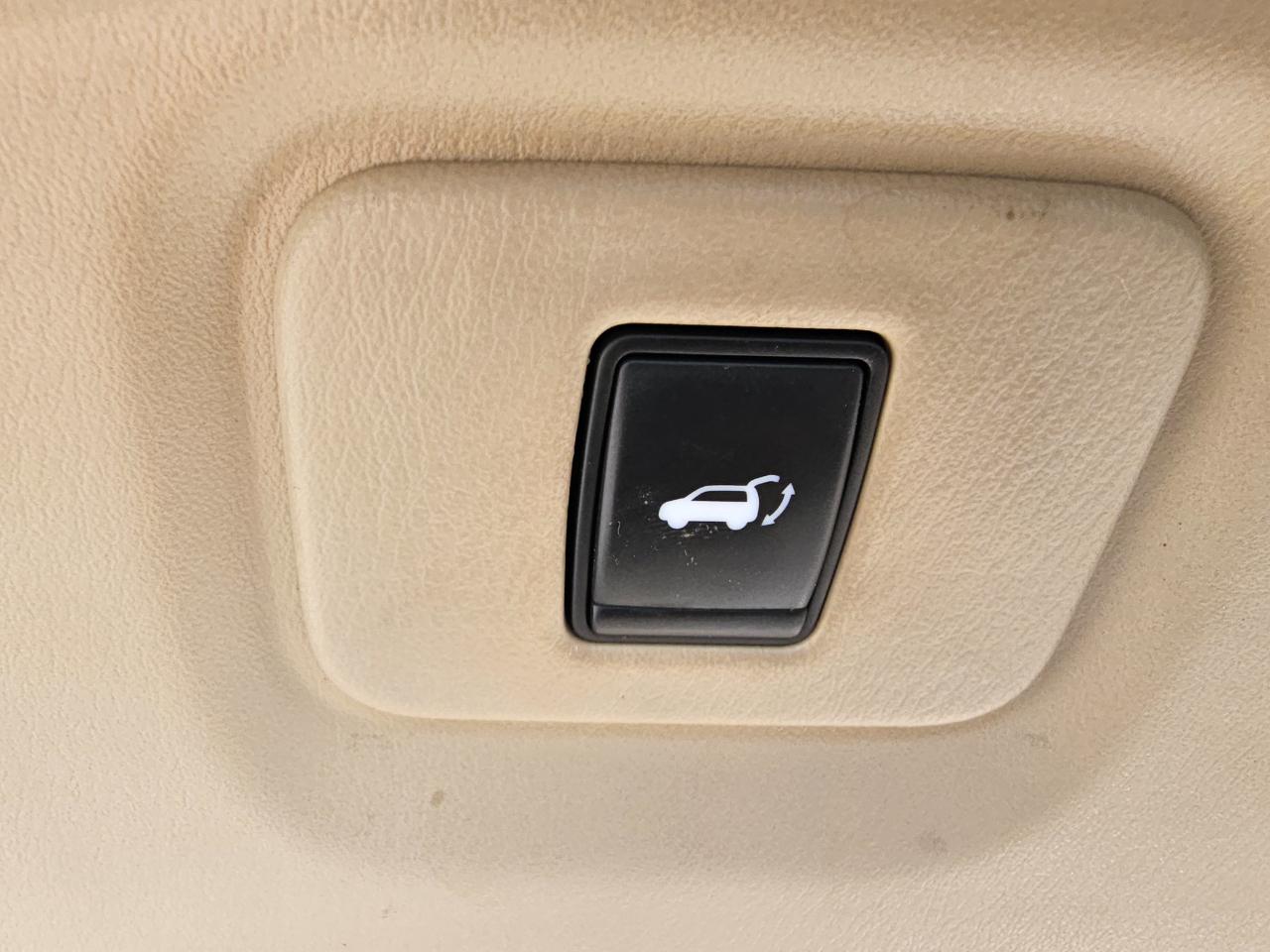 Nissan Pathfinder 2WD 4dr Platinum 2014
